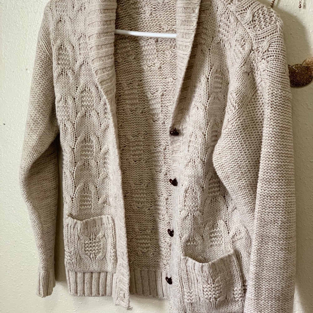 A cozy knit like material sweater !